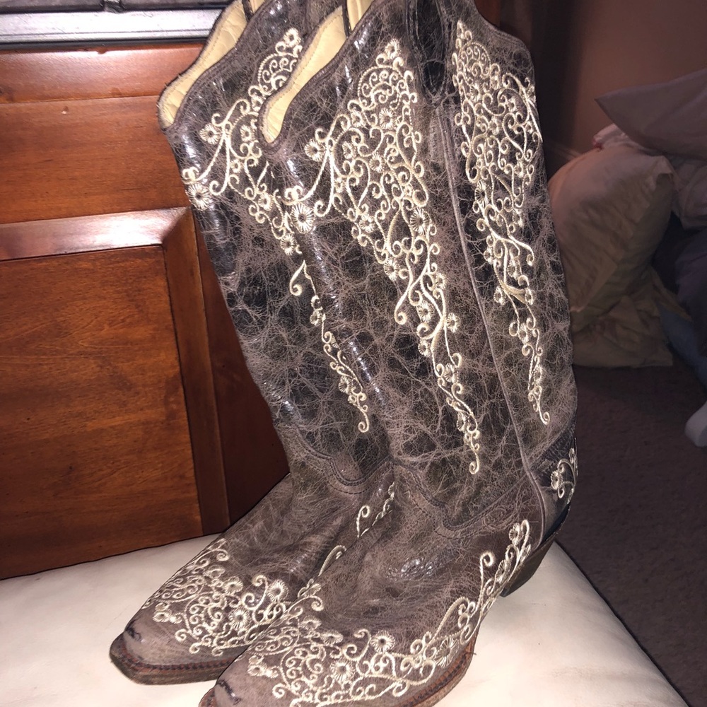 WOMENS SIZE 9M Corral BOOTS